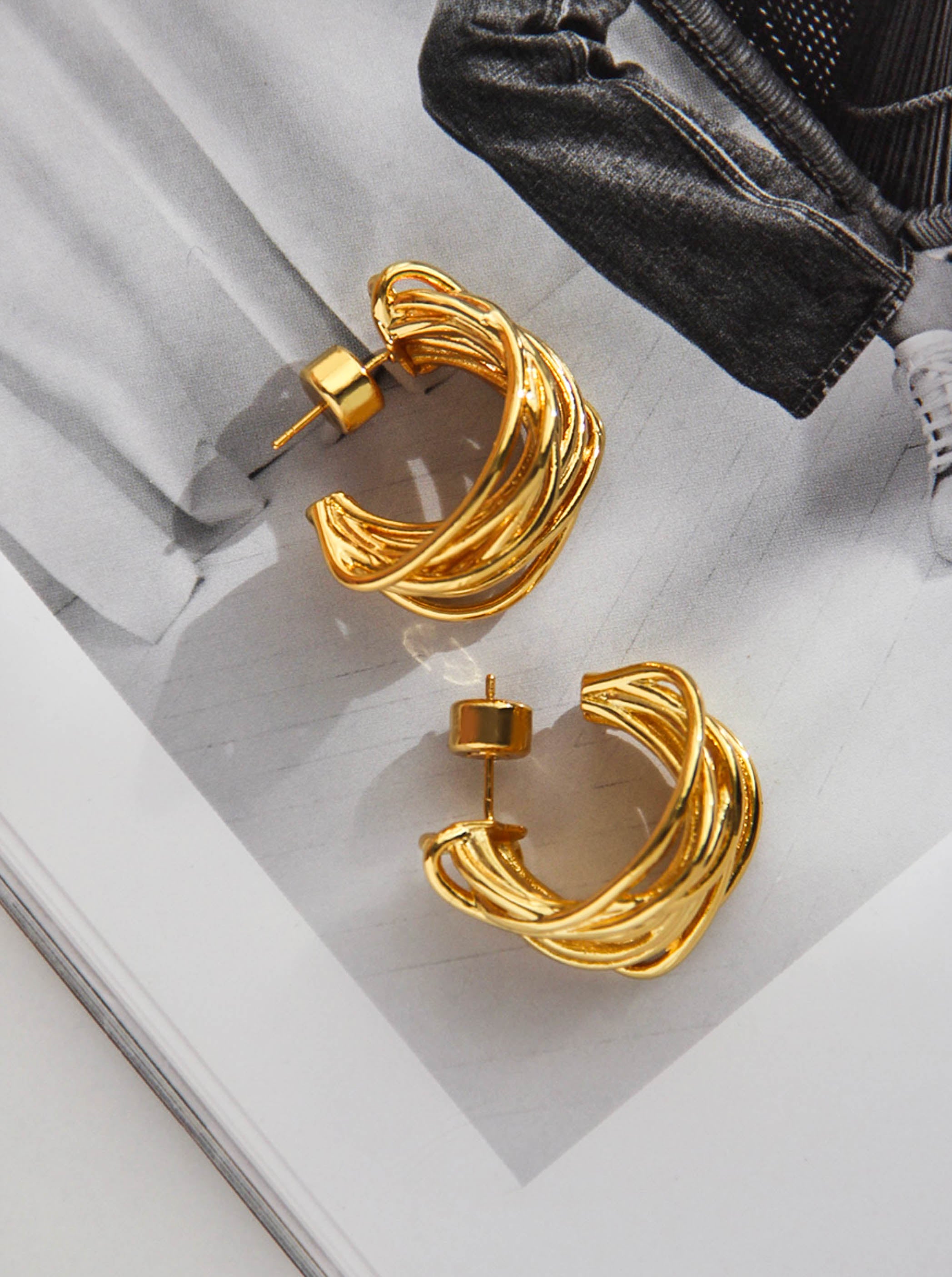 Gold Geometric Line Wires Hoop Earrings