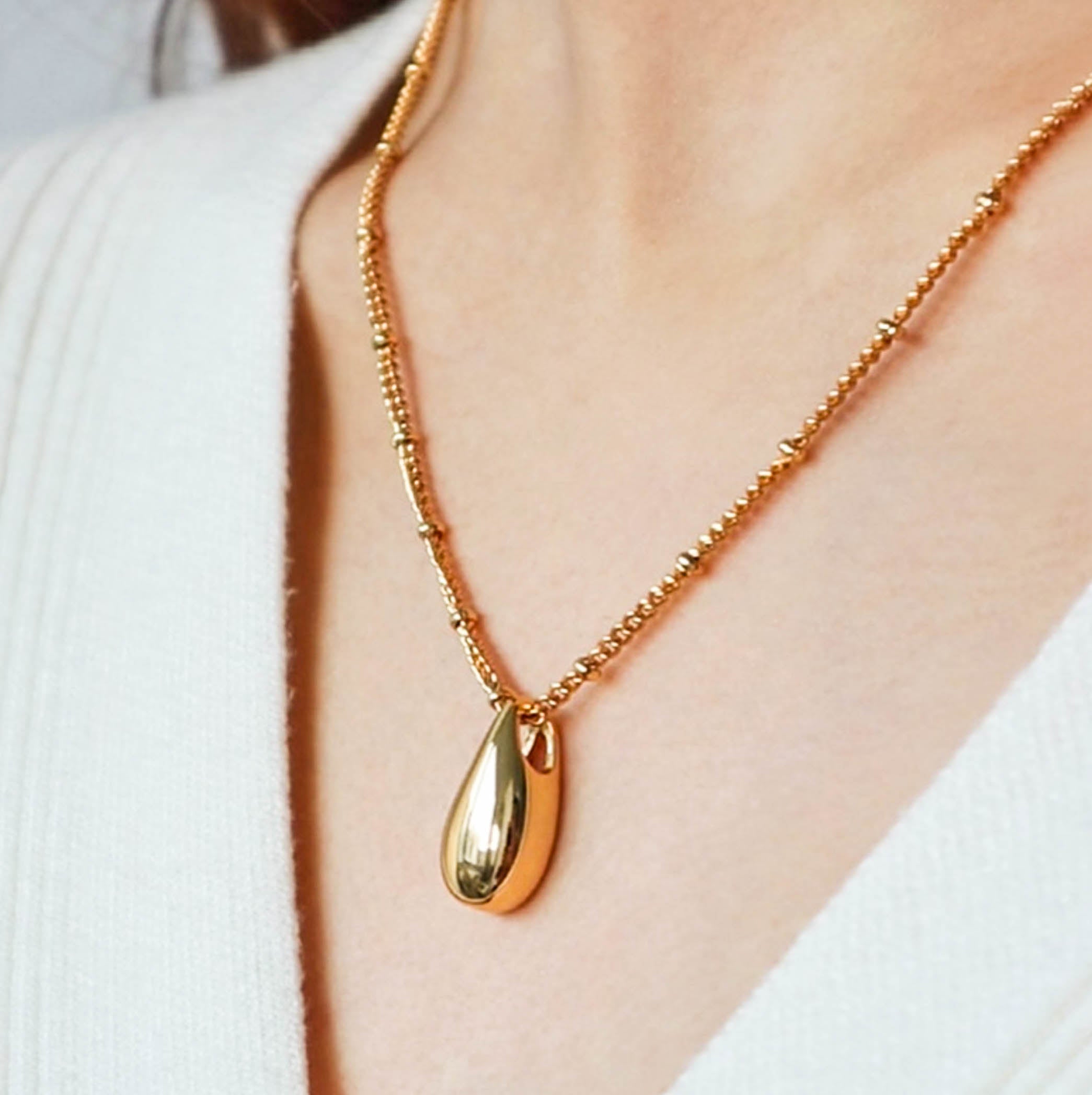 Gold Teardrop Pendant Necklace