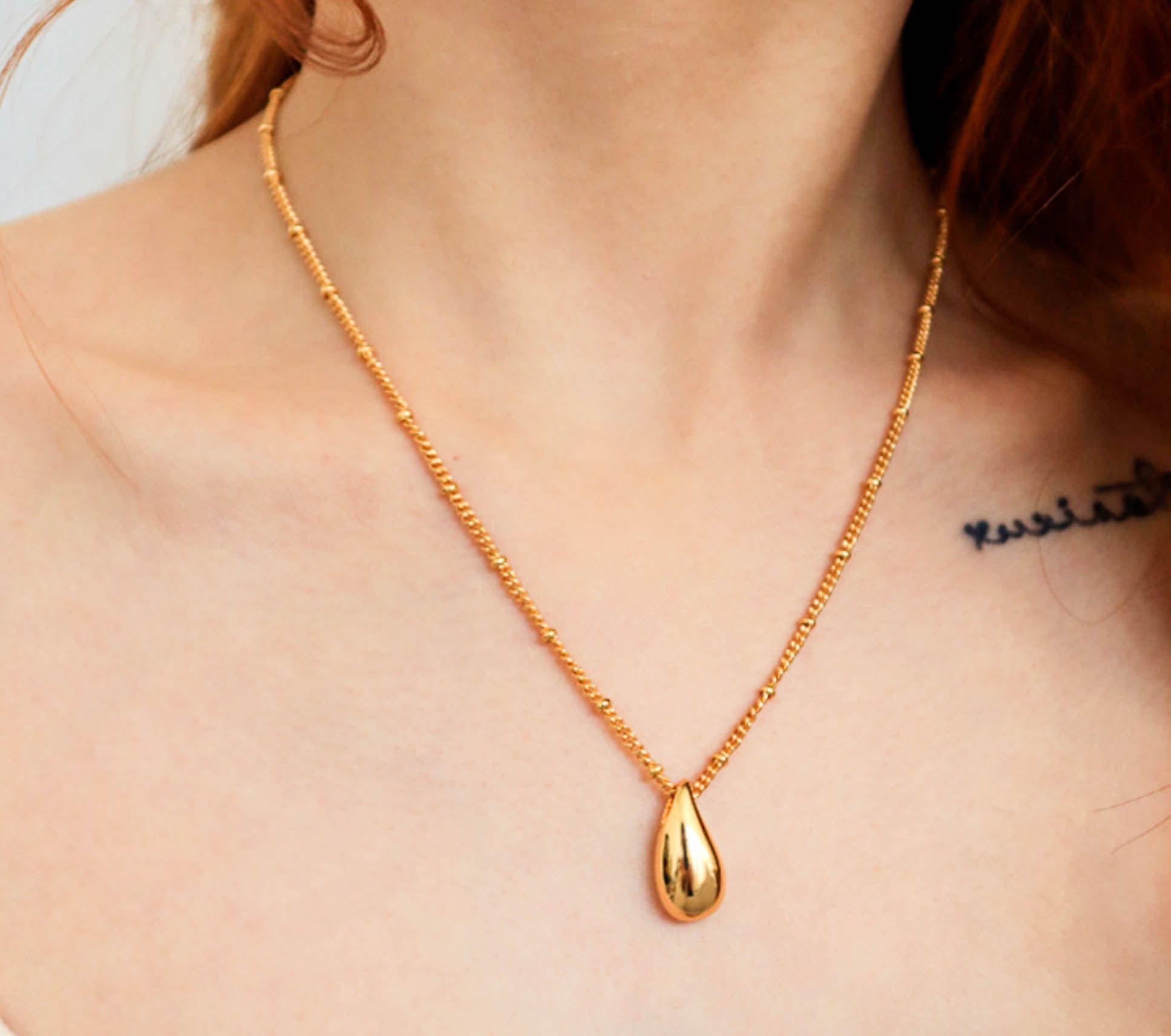 Gold Teardrop Pendant Necklace