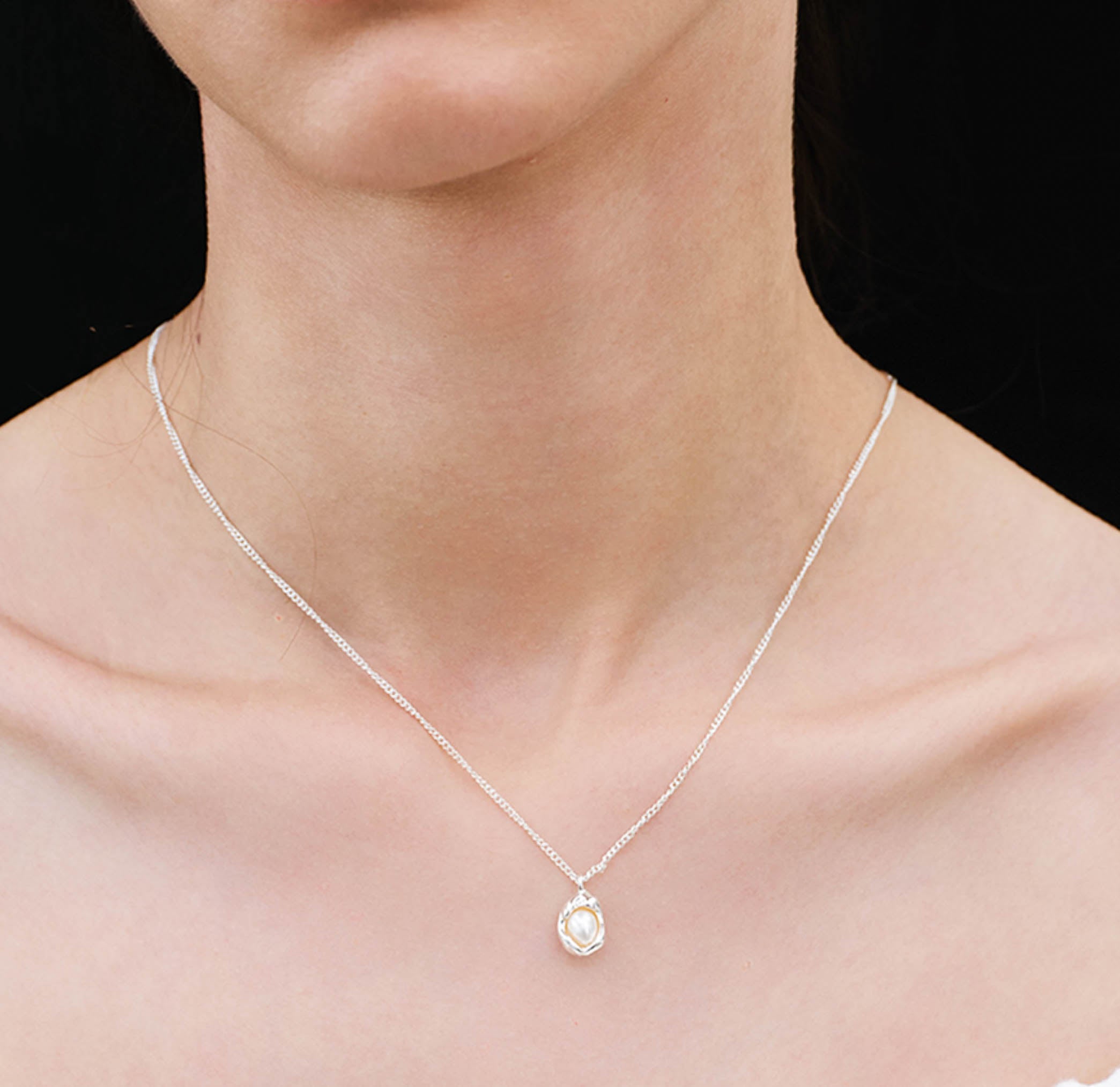 Gold/ Silver White Natural Pearl Oval Pendant Necklace