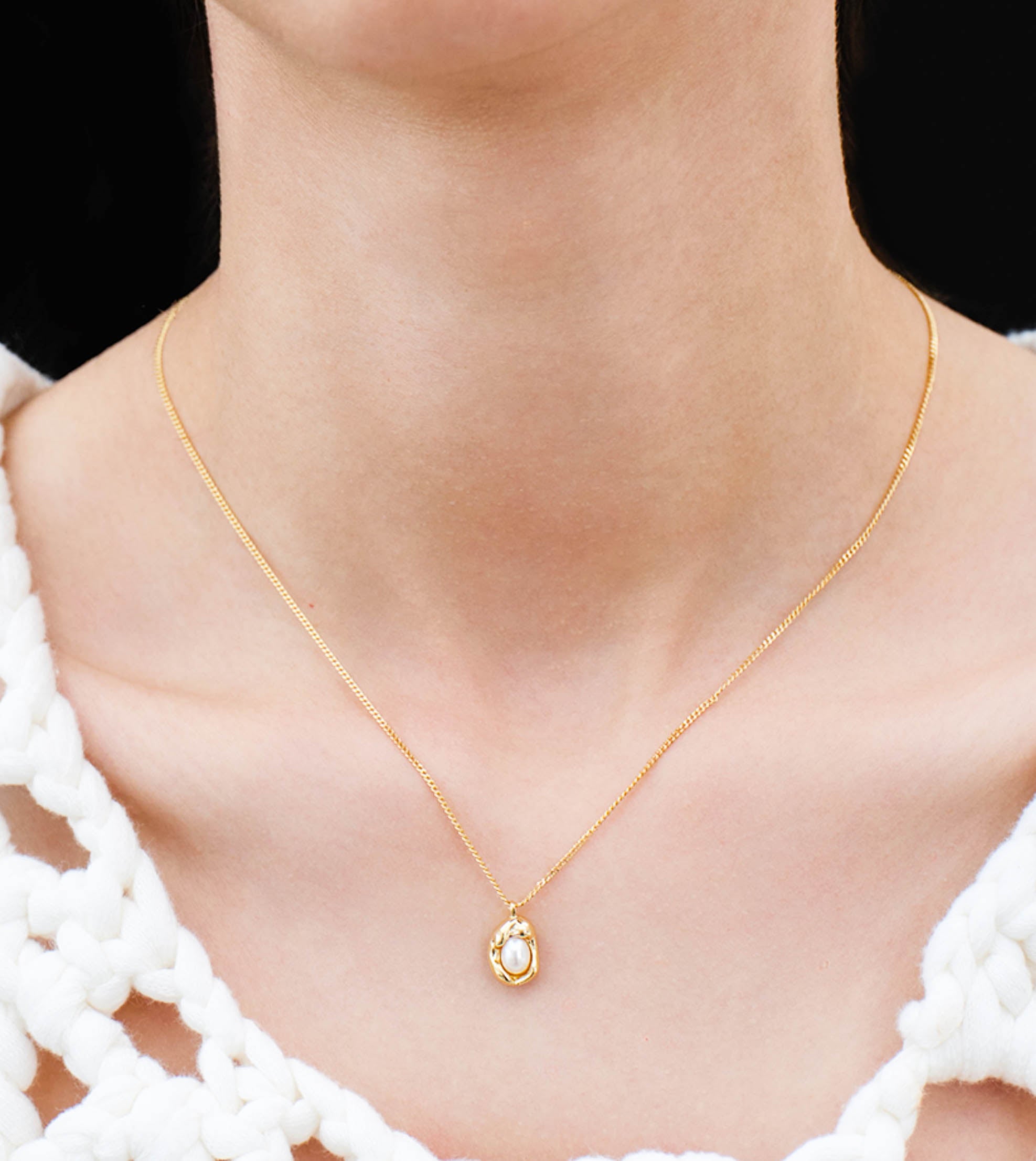 Gold/ Silver White Natural Pearl Oval Pendant Necklace