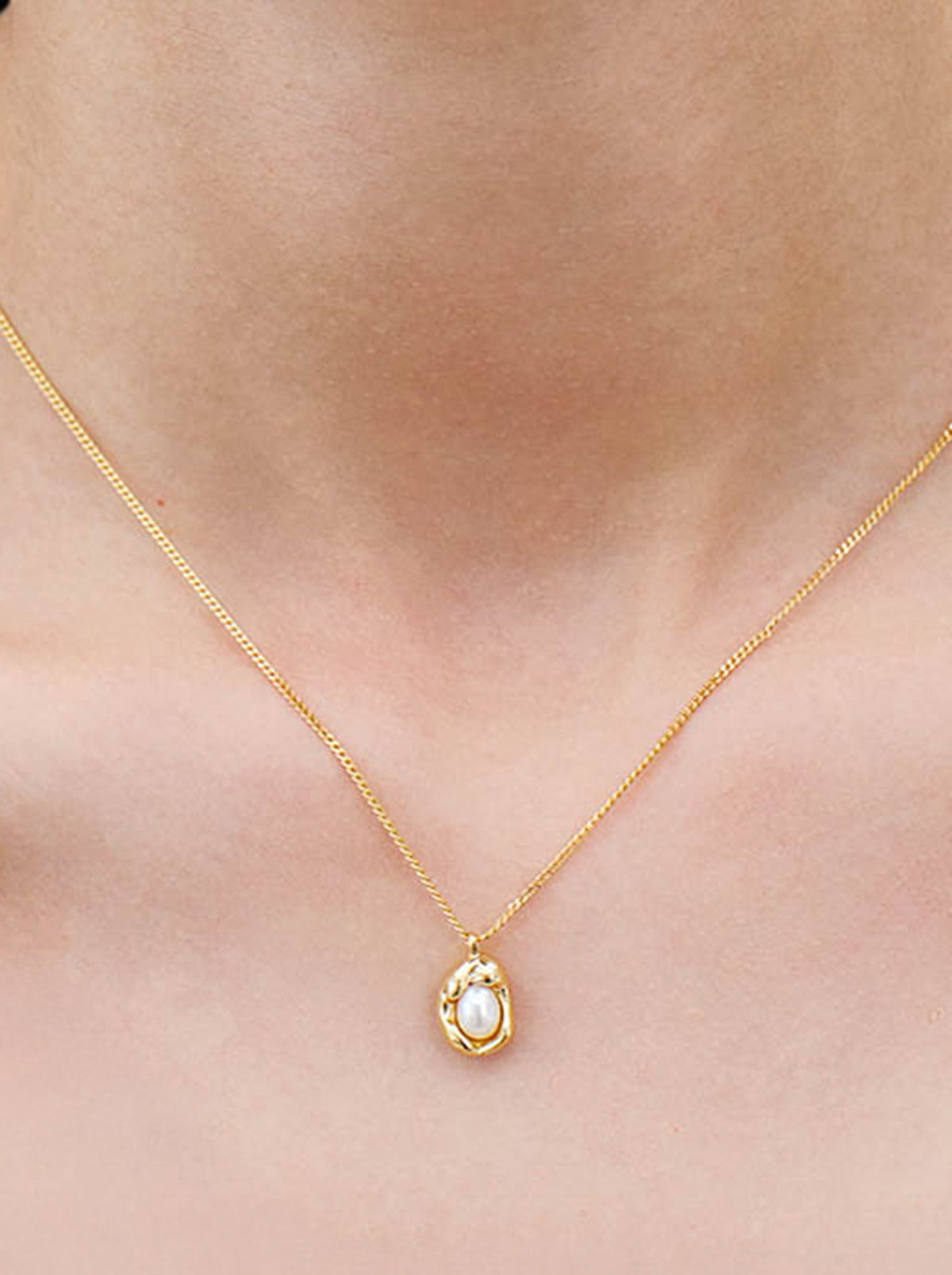 Gold/ Silver White Natural Pearl Oval Pendant Necklace