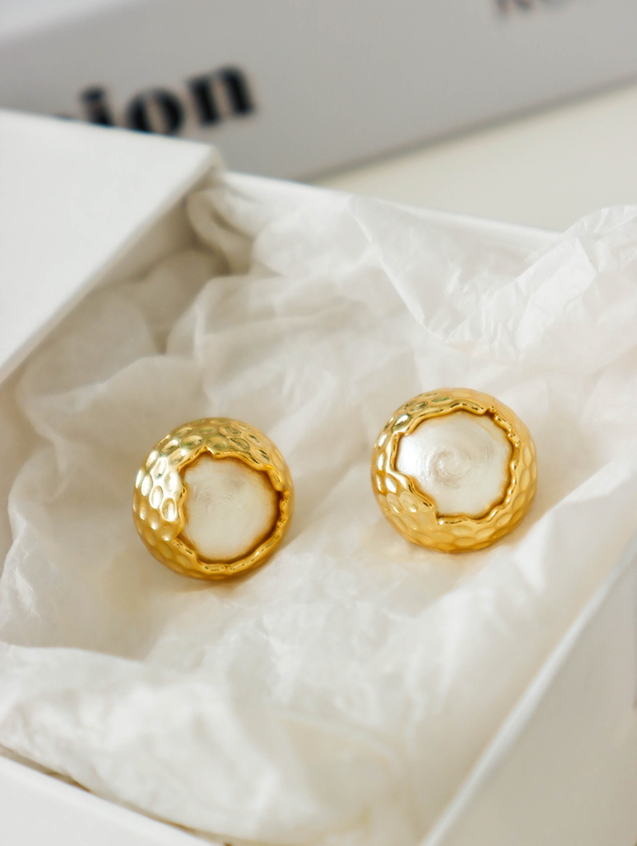 Gold Retro Faux Pearl Stud Earrings,