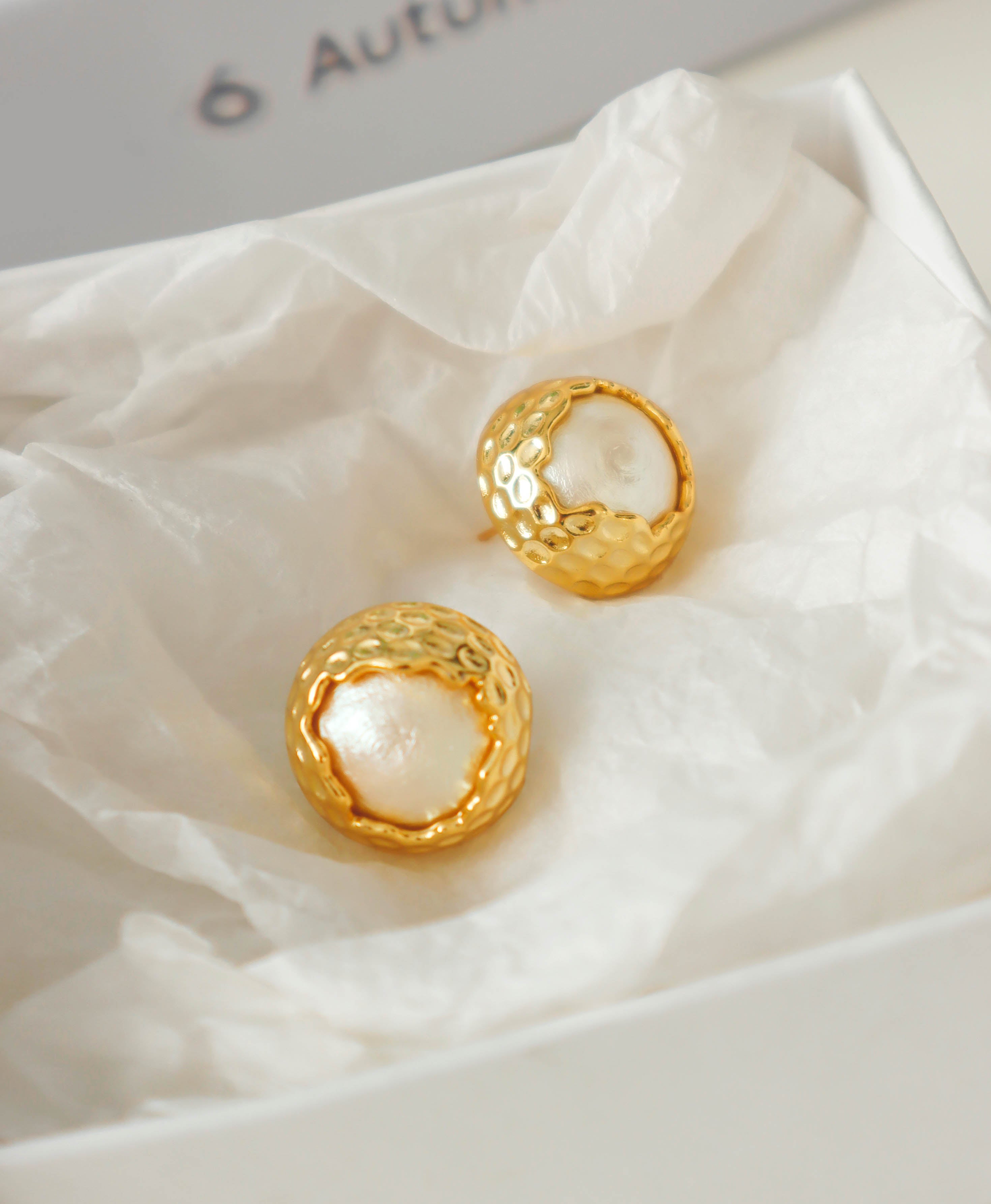 Gold Retro Faux Pearl Stud Earrings,