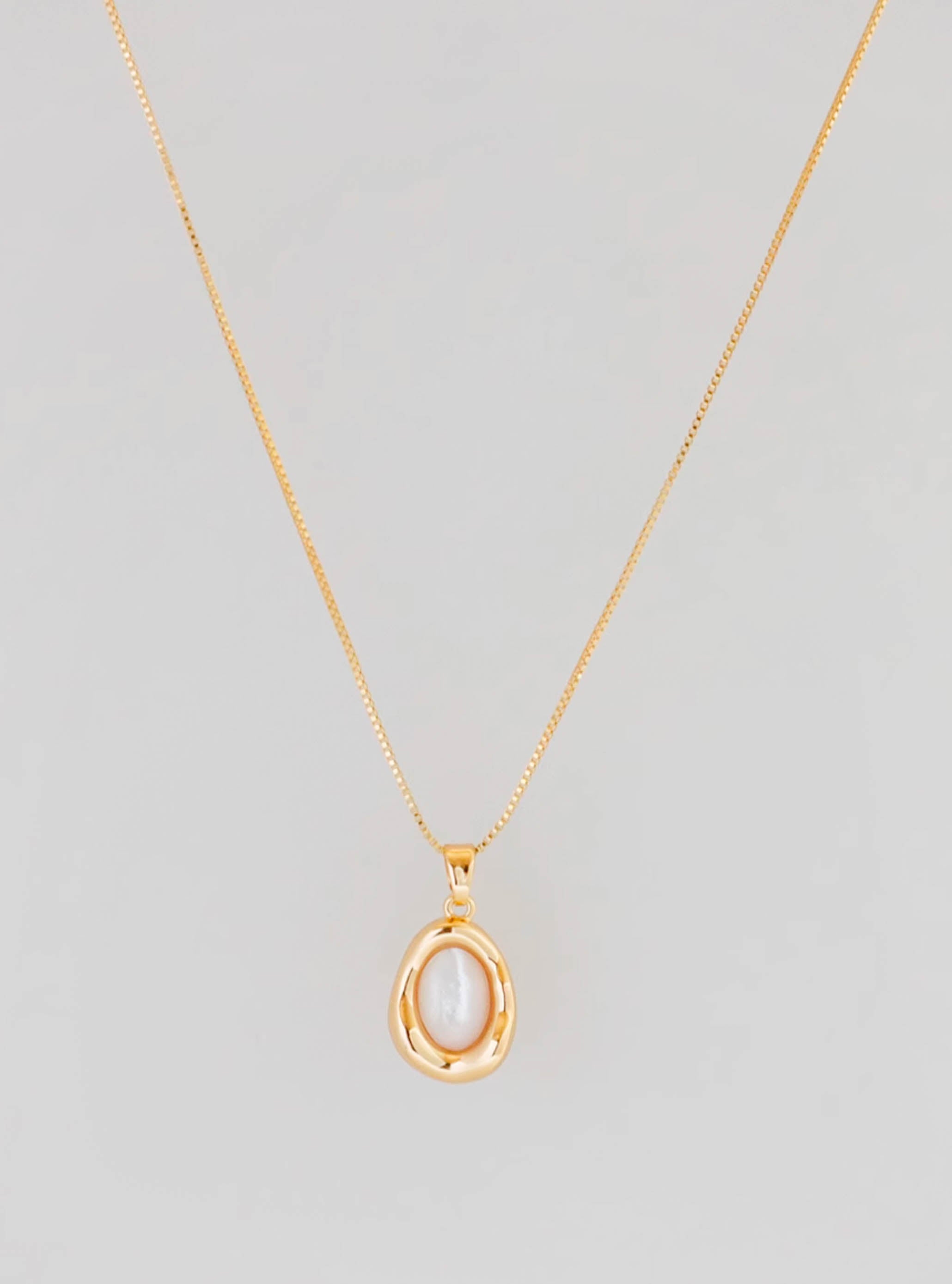 Gold/ Silver White Shell Pearl Oval Pendant Chain Necklace