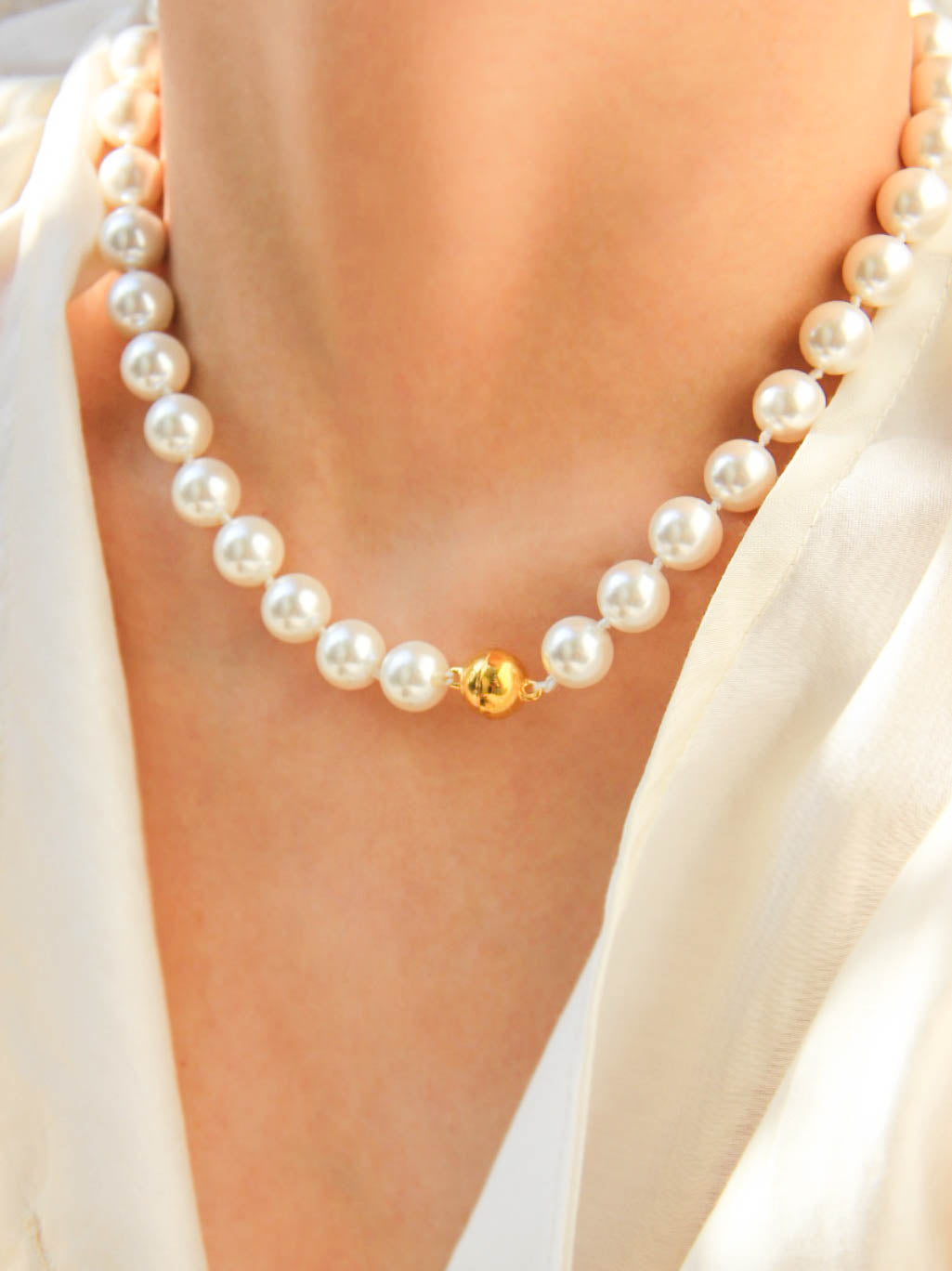 White Shell Pearls Choker Necklace