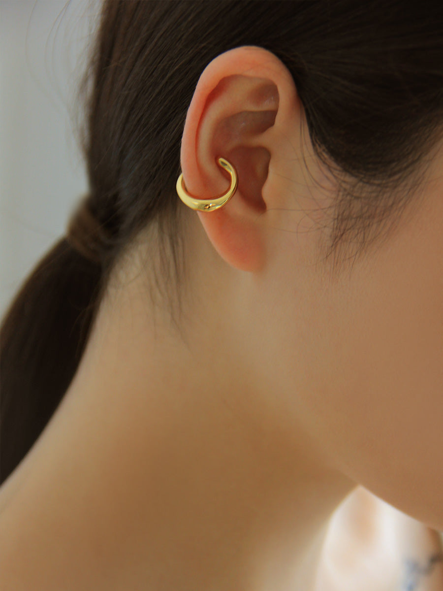 Minimalistic Gold Ear Cuff