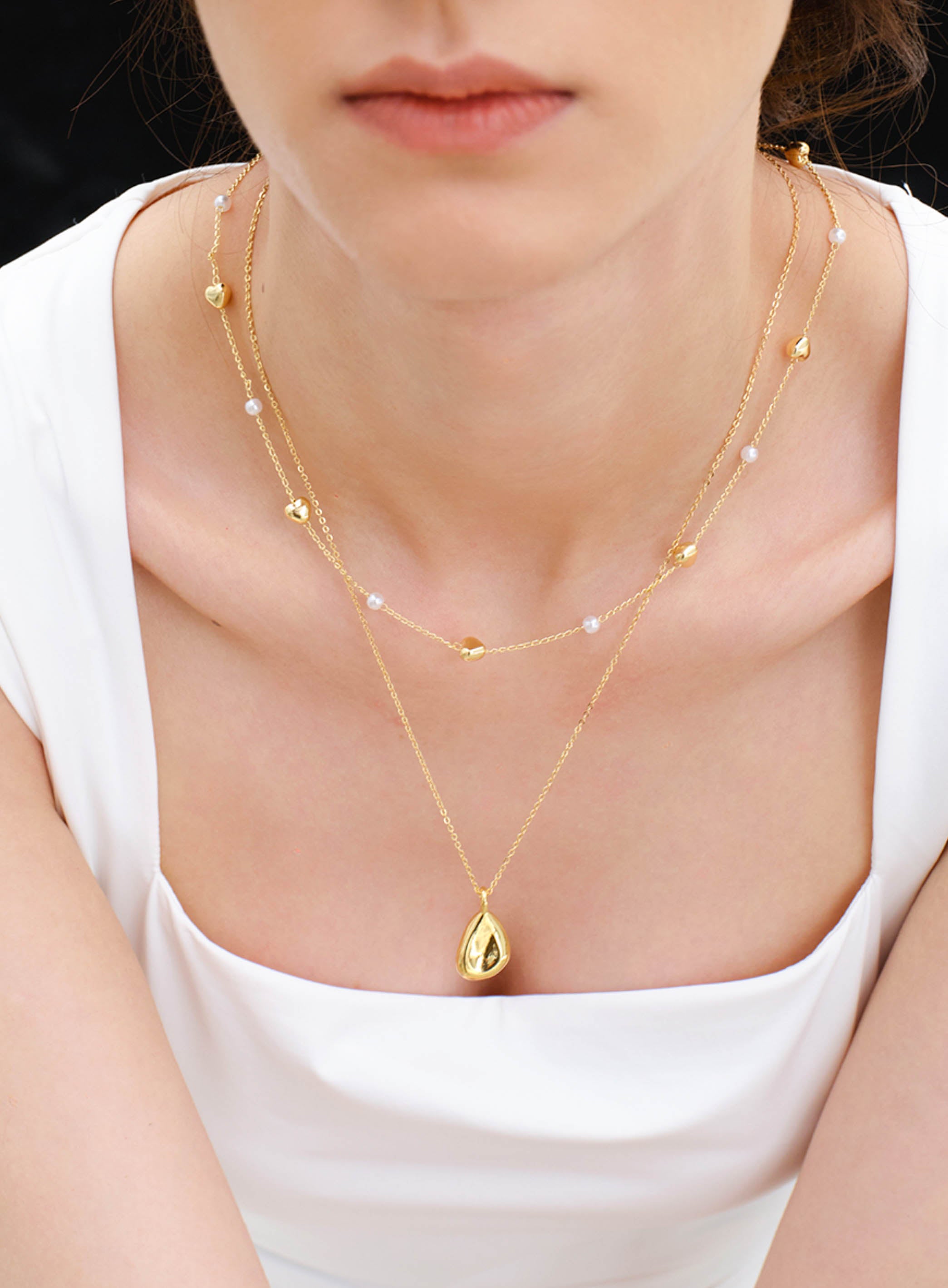 Gold Teardrop Pendant Necklace