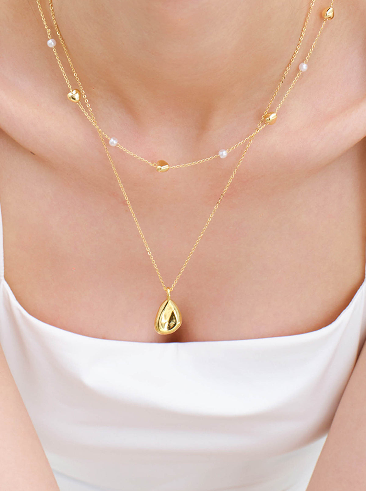 Gold Teardrop Pendant Necklace